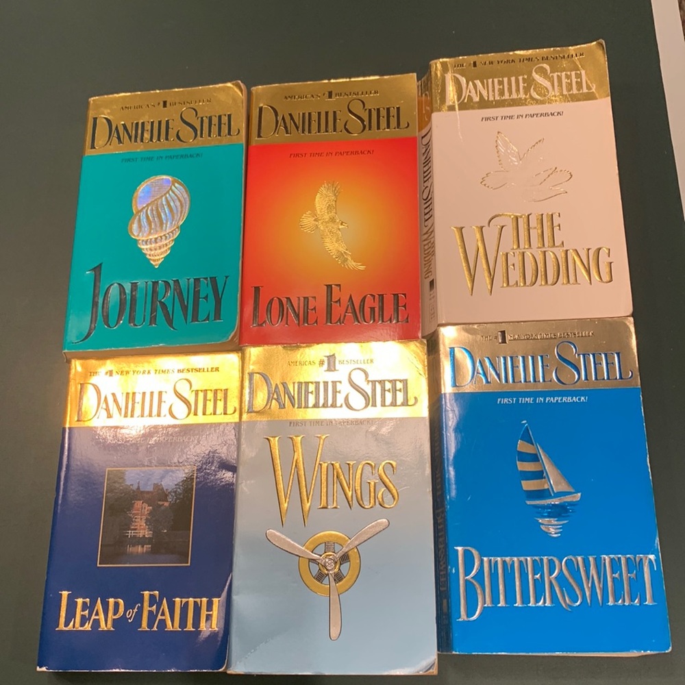 Danielle Steel Paperback Books - Set of 6
